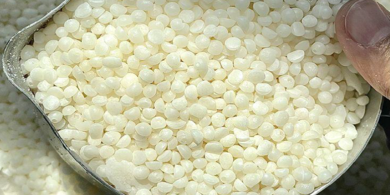 Why Soy Wax Candles Are Better Than Paraffin Candles: A Thoughtful Guide for Your Home